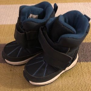 Snow boots